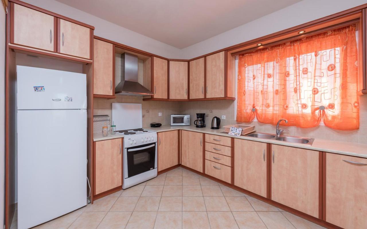 Domus Lukas Apartments Marathiás Esterno foto