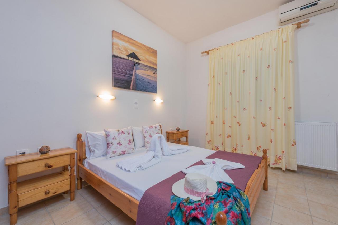 Domus Lukas Apartments Marathiás Esterno foto