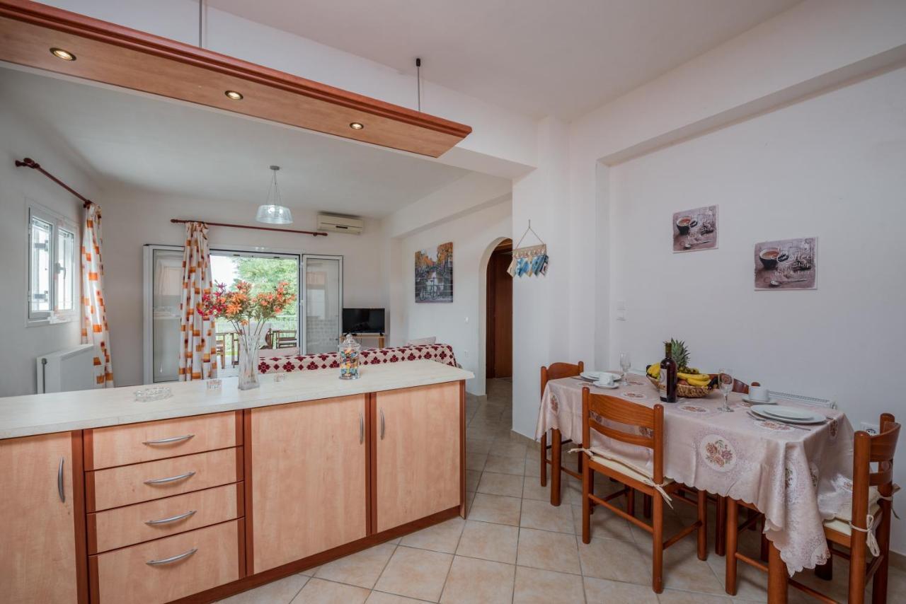 Domus Lukas Apartments Marathiás Esterno foto