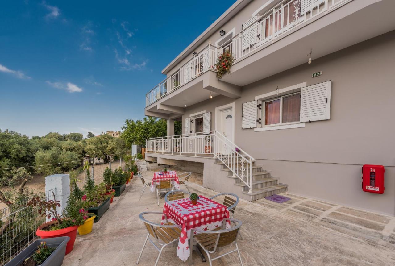 Domus Lukas Apartments Marathiás Esterno foto